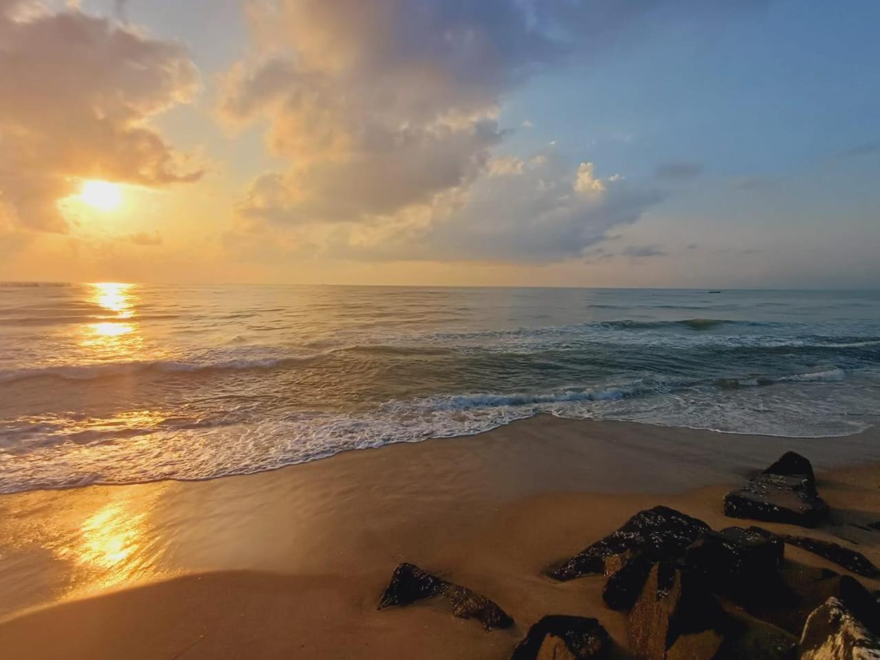 Dream Promenade Beach View ปอนดิเชอรี ภายนอก รูปภาพ